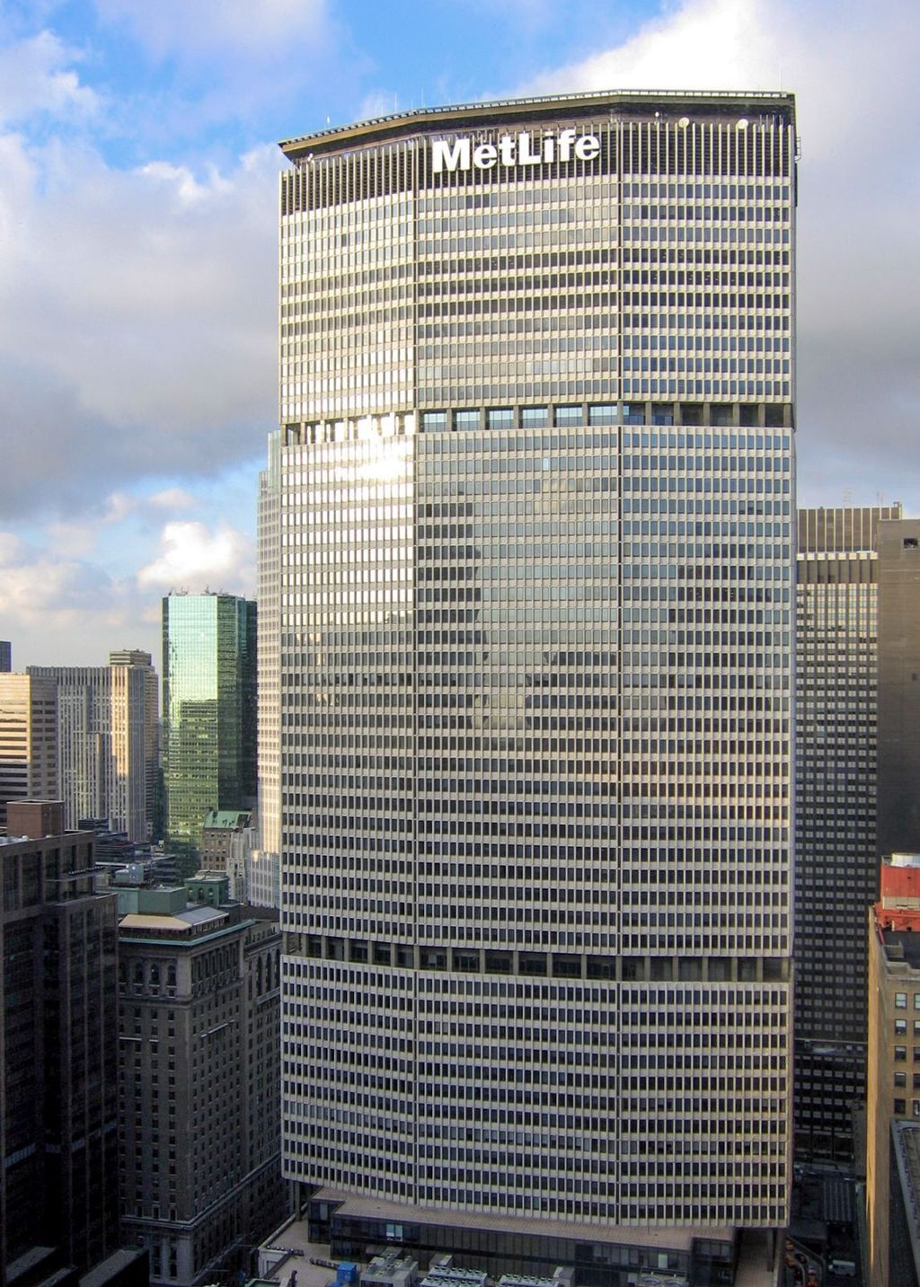 Walter_Gropius_photo_MetLife_Building_fassade_New_York_USA_2005-10-03