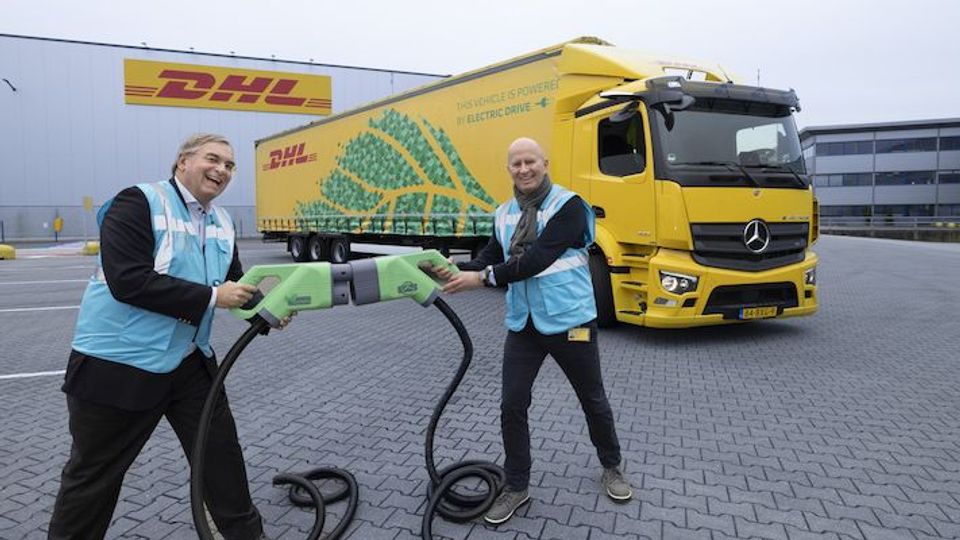 Mercedes Benz eActros_ Van der Wal _ DHL Supply Chain _Gertjan Boom_web.jpg