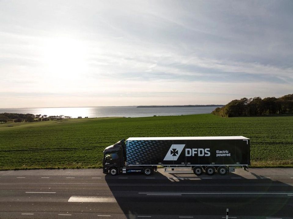 dfds-elektrische-truck-2-ezgif.com-webp-to-jpg-converter (1)