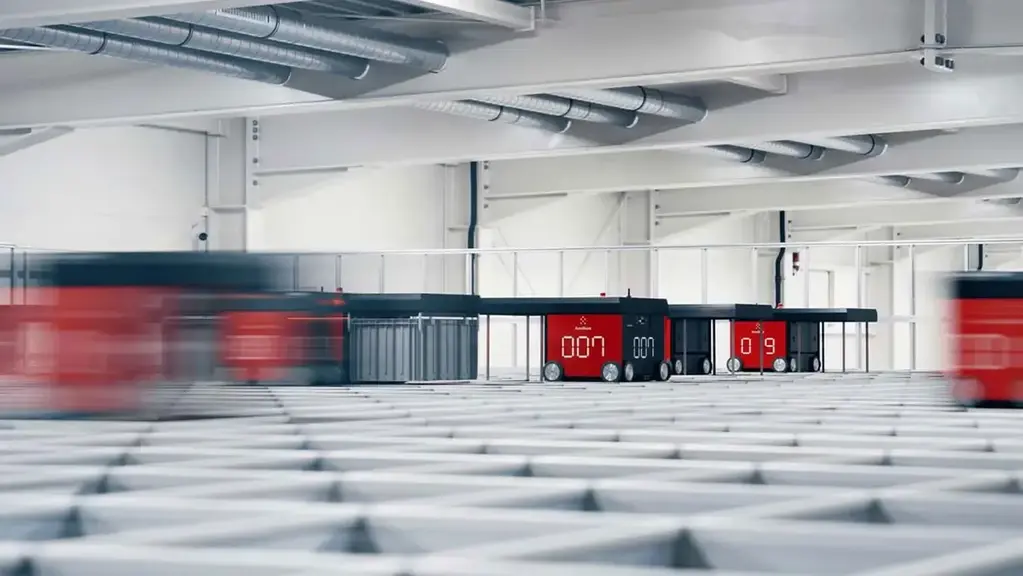 image_jpg_R5-Robots-moving-grey-background_product-photo_1350x760
