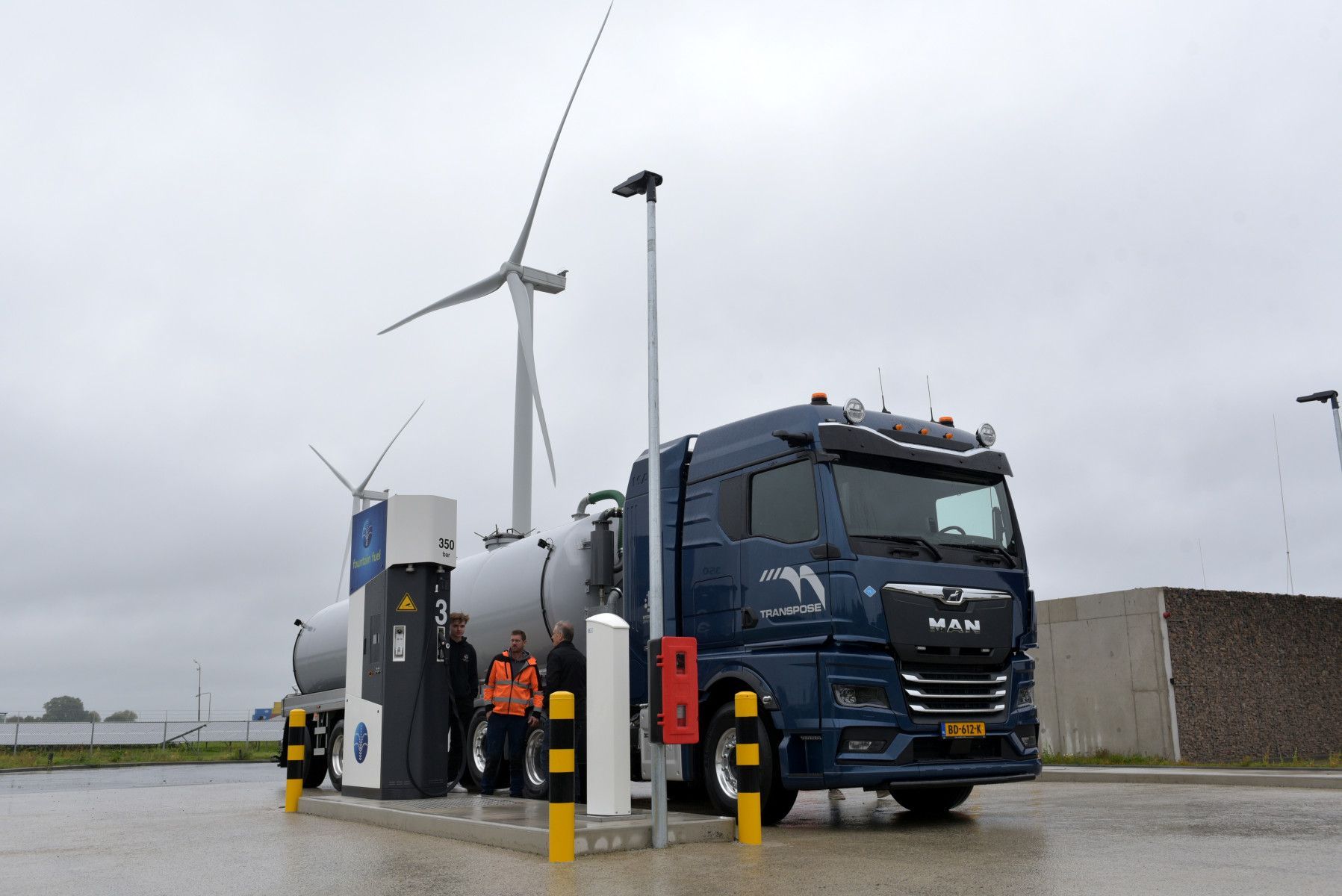 MAN hTGX trekker van Transpose bij Fountain Fuel waterstoftankstation