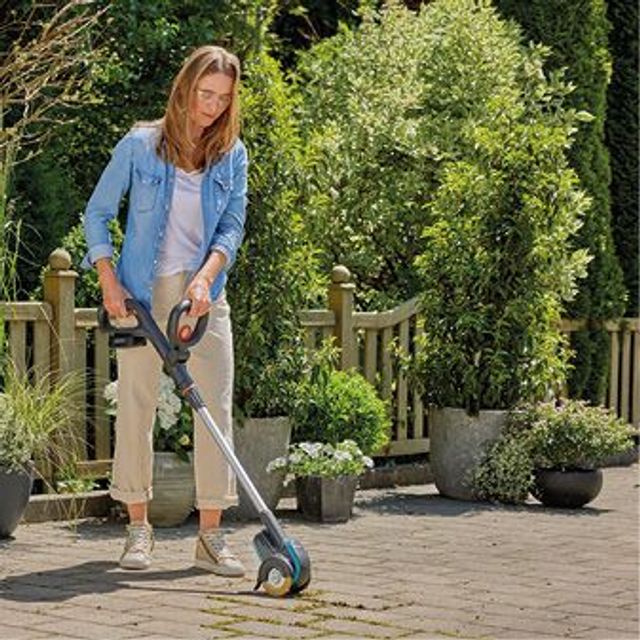 GAR_2024_03.1_N_GARDENA_Battery_Weed_Brush_EasyWeed.jpg