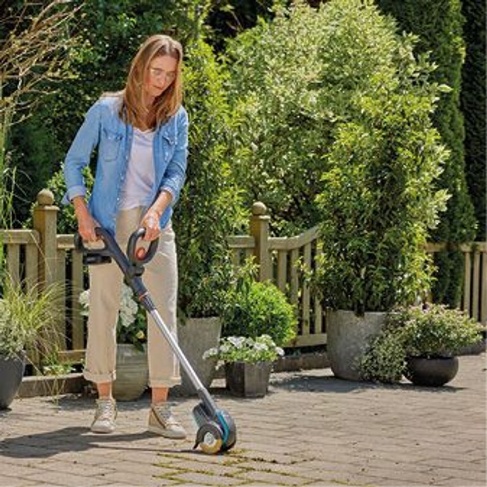 GAR_2024_03.1_N_GARDENA_Battery_Weed_Brush_EasyWeed.jpg