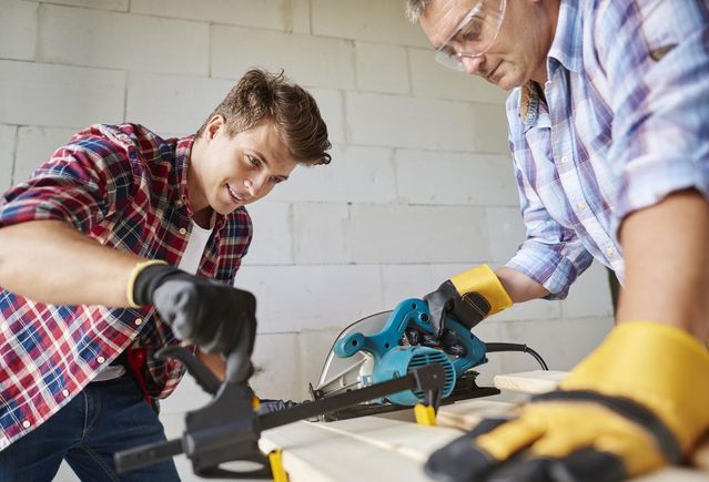 Klussen met gereedschap Huren Leasen