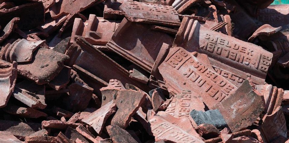Recycling-beton-dakpannen_YXJfMTI4MHg3MjBfZF8xX2pwZ18vX2Fzc2V0L19wcml2YXRlL25ld3MvNw_52232be4.jpg