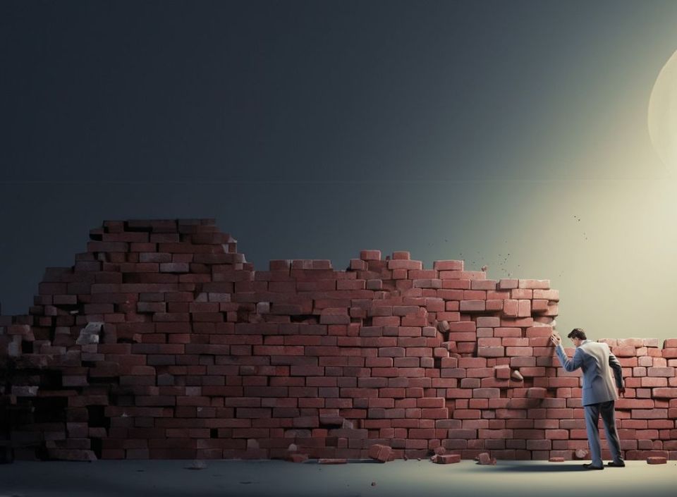 wimbak_The_salesman_wants_to_break_trough_a_brick_wall_to_rea_9f52e88d-81c8-4c00-88f2-51bd255e399a_3.jpg