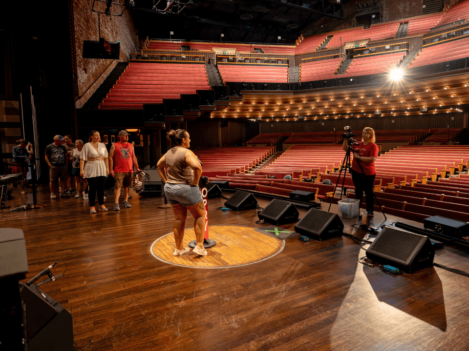 De historische cirkel op het podium van het Grand Ole Opry House-auditorium in Nashville Tennessee