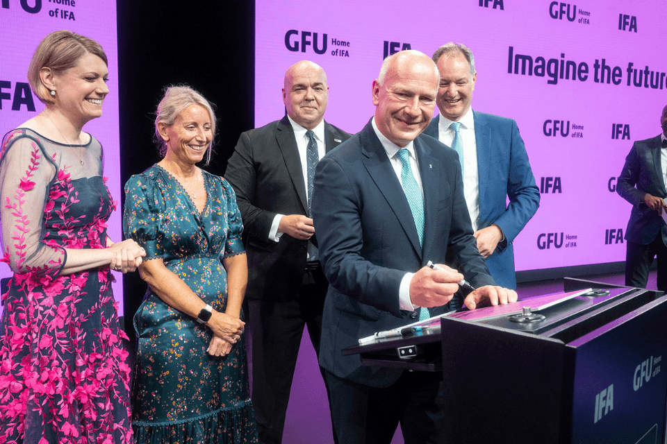 IFA contractverlenging Messe Berlin met burgemeester Kai Wegner