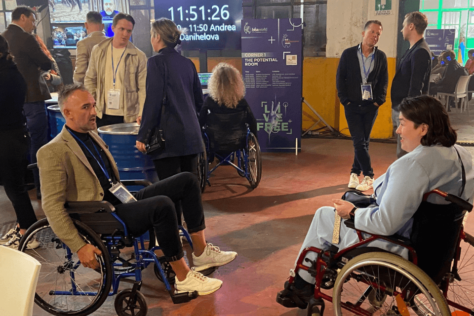 Toegankelijkheid bij evenementen - rolstoelen op beurzen