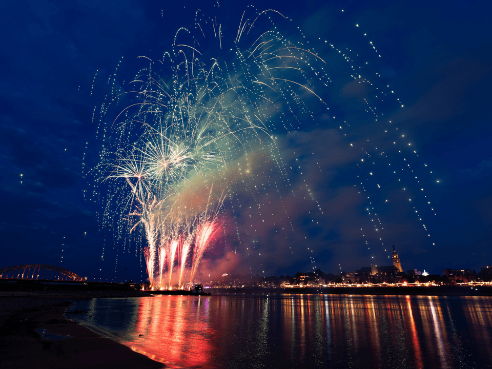 Vierdaagsefeesten Vuurwerk aan de Waal