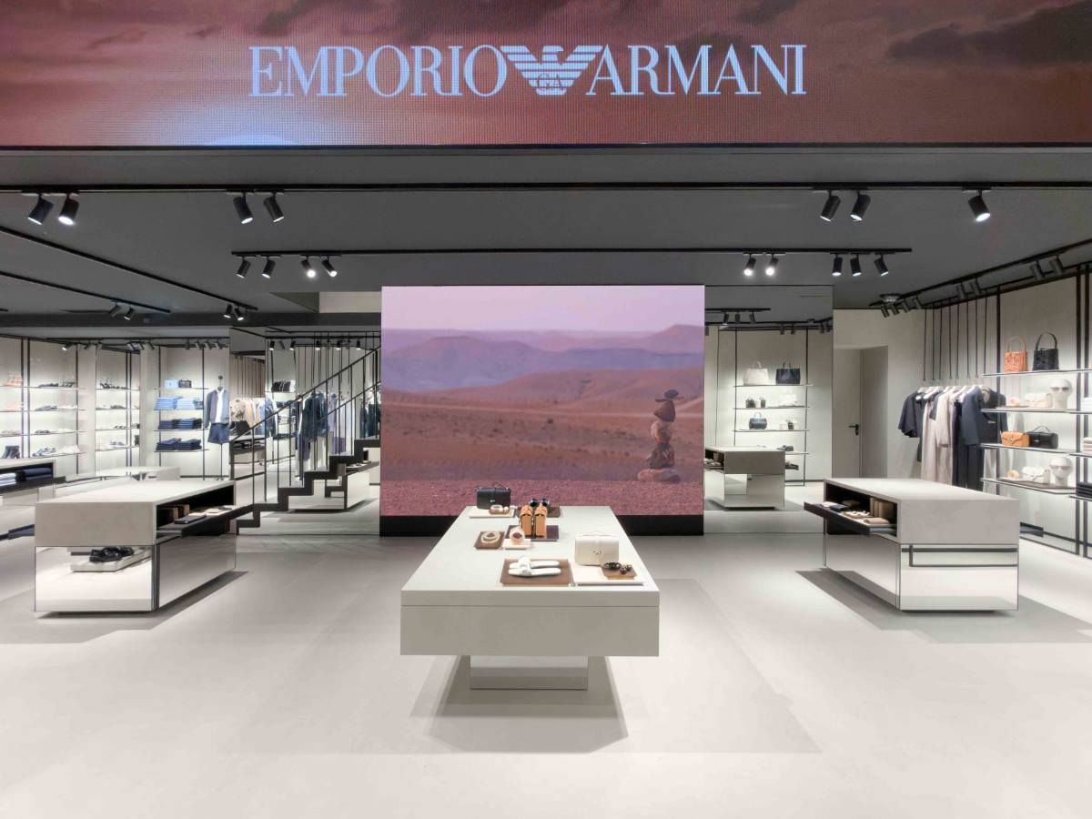 2 binnen overzicht Armani