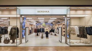 Bij Bershka in Lissabon steelt het plafond de show