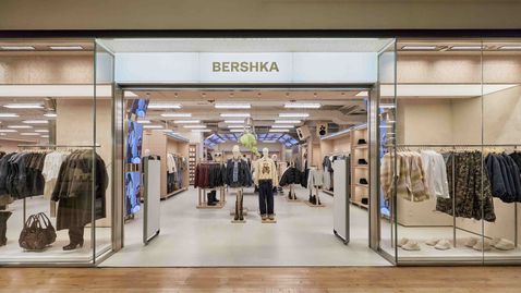 Bij Bershka in Lissabon steelt het plafond de show