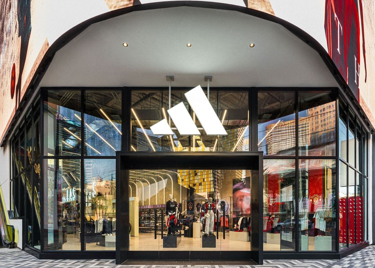 Adidas stuwt winst weer op