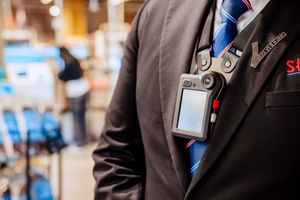 RetailTech: Albert Heijn test bodycams tegen agressie in winkels