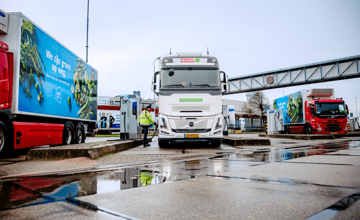 Albert Heijn stelt laadpalen bij distributiecentra open voor leveranciers