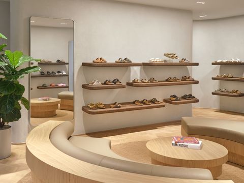 Zo zet Birkenstock voet op Haagse bodem