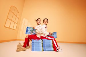 Sustainable Retail: Kinderen bladeren in bietenpulp