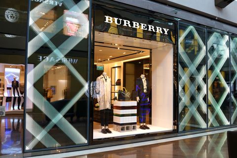 Burberry laat voorzichtig herstel zien, omzetgroei blijft beperkt