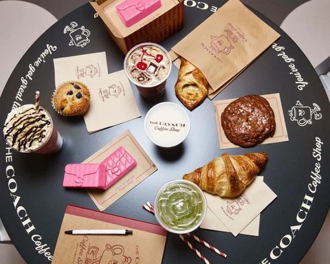 Video: Waarom koffiebars onderdeel van de winkelvloer worden