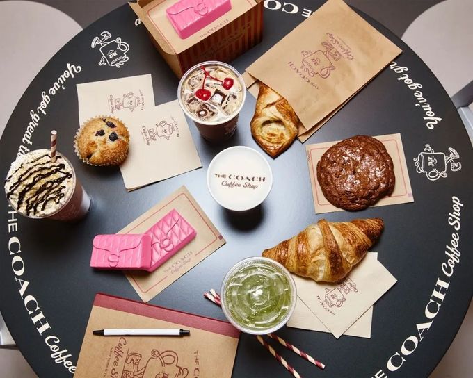 Video: Waarom koffiebars onderdeel van de winkelvloer worden