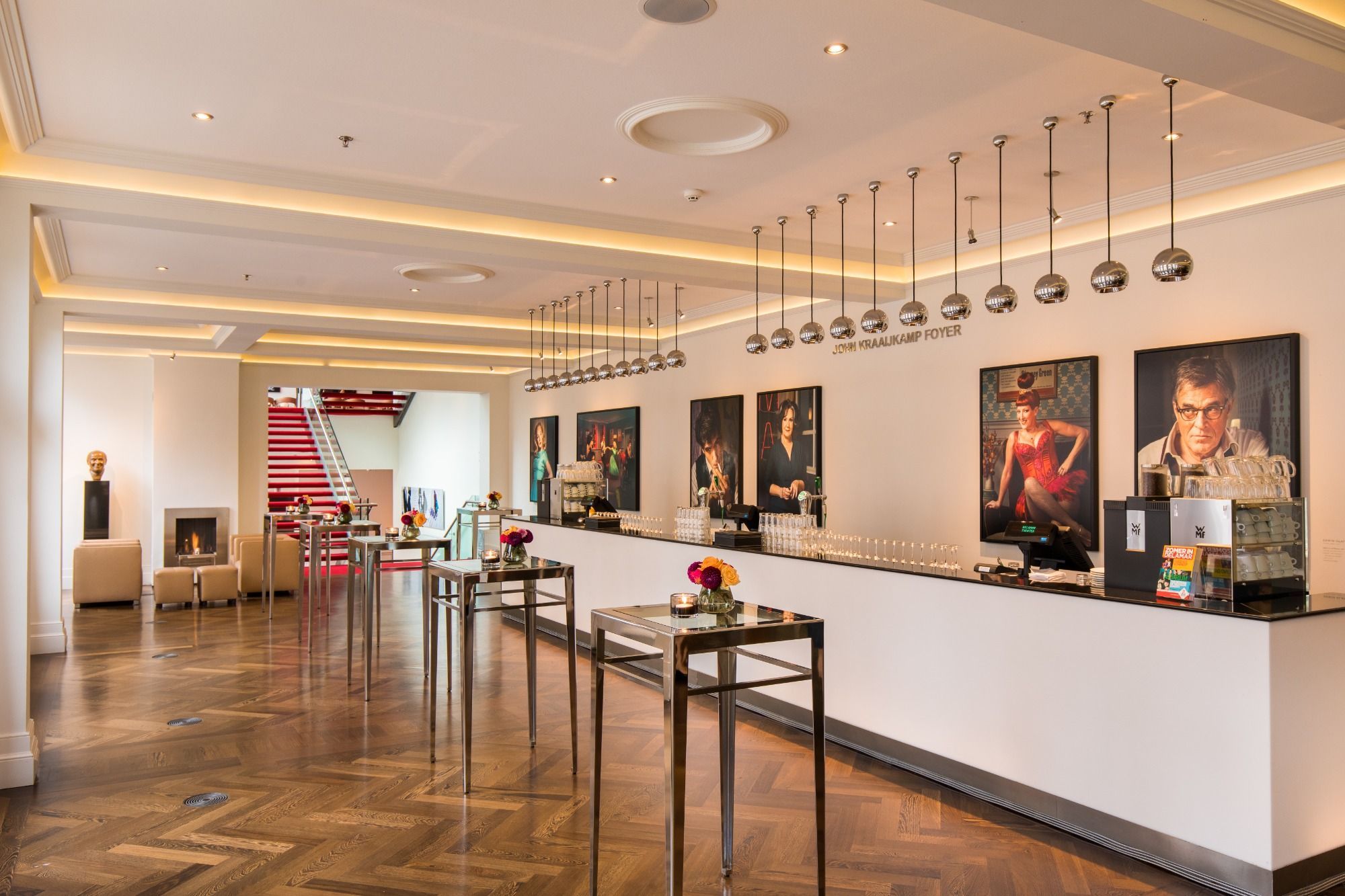 Congreslocatie-Amsterdam-DeLaMar-Theater-John-Kraaijkamp-Foyer2