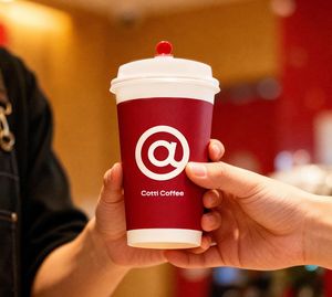 Chinese koffieprijsvechter Cotti Coffee opent eerste vestiging in Nederland