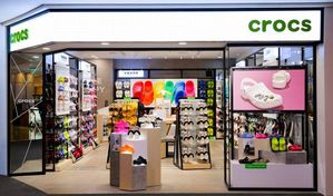 Crocs lijdt fors verlies in eerste halfjaar 2025