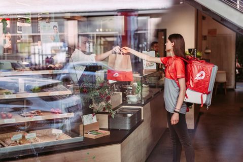 Uber aast op Duitse maaltijdbezorger Delivery Hero