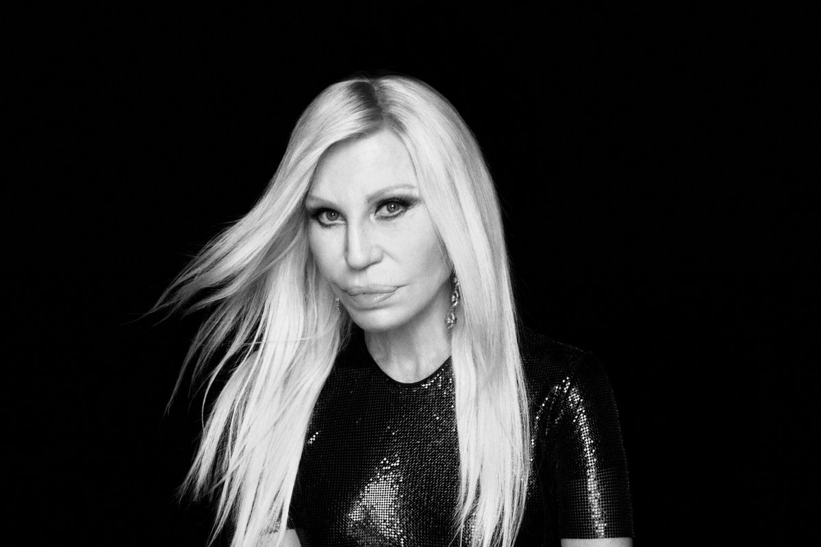Donatella Versace begint nieuw mode- en beautymerk met Revolve