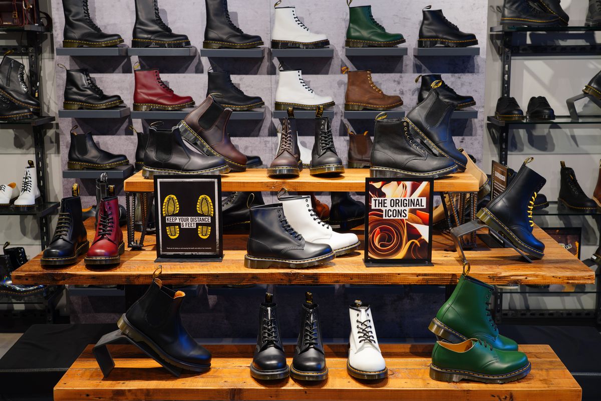 Dr. Martens ziet omzet opnieuw dalen, maar meldt voortgang in herstel