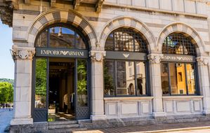 Armani haalt voormalig creatief directeur Versace binnen