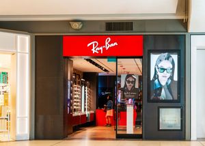 EssilorLuxottica groeit dankzij winkels en wearables