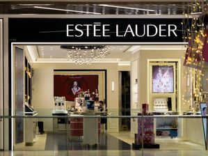 Fusie Estée Lauder en moederbedrijf Jean Paul Gaultier van de baan