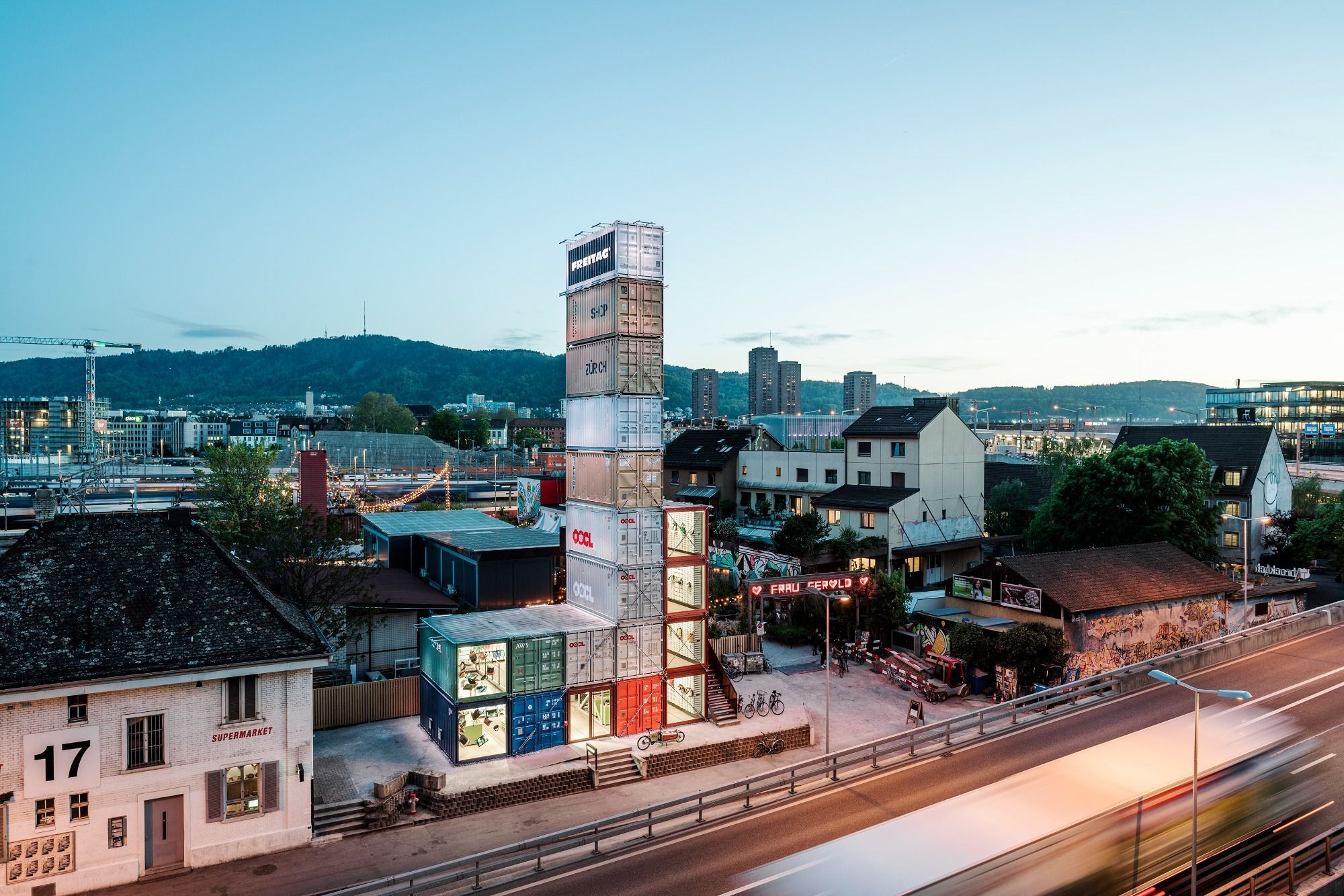 Freitag-store-zuerich-bynight1-rolandtaennler-rgb-highres