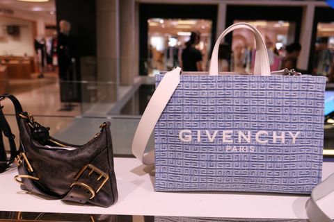 Video: Waarom Givenchy al jaren op zoek is naar zichzelf