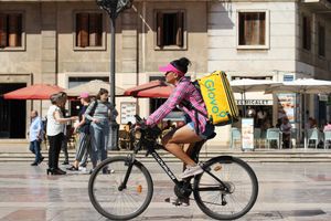 Maaltijdbezorger Delivery Hero krijgt boete van 329 miljoen euro