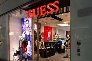Moederbedrijf G-Star wil Guess overnemen