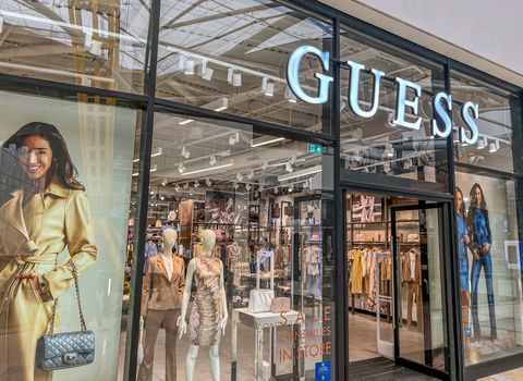Guess stoot door naar 3 miljard dollar omzet
