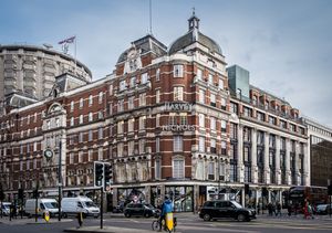 Frasers Group lijft luxe warenhuisketen Harvey Nichols in