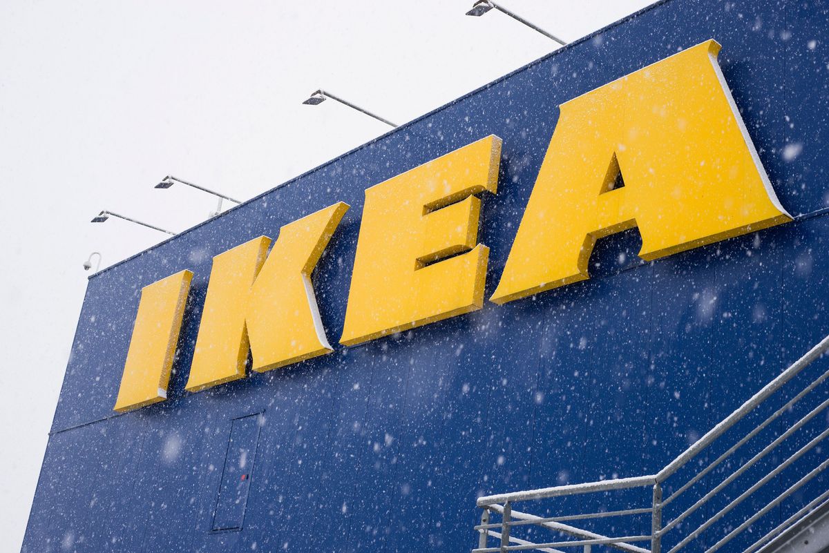 IKEA sluit 3 vestigingen vanwege sneeuw op daken; Picnic hervat bezorgingen