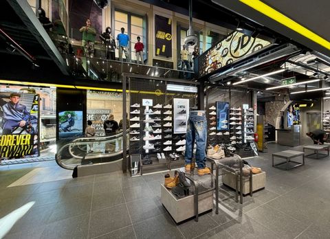 In deze JD Sports komen geschiedenis en streetwear samen