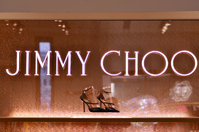 Video: Waarom Jimmy Choo de modewereld niet meer kon bijbenen