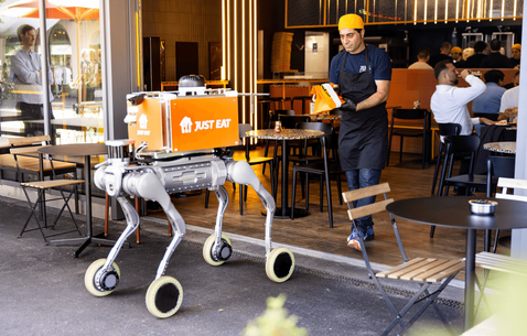 Robot bezorgt maaltijden voor Just Eat Takeaway