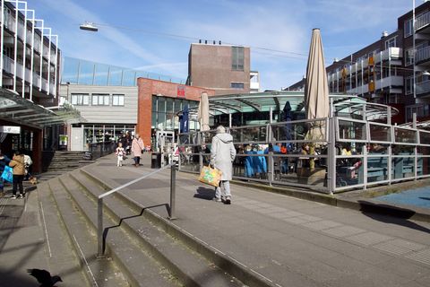 Tienermeisjes veroordeeld voor brandstichtingen bij retailers in Alkmaar