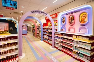 Kruidvat en L'Oréal lanceren tijdelijk winkelconcept BeautyLab