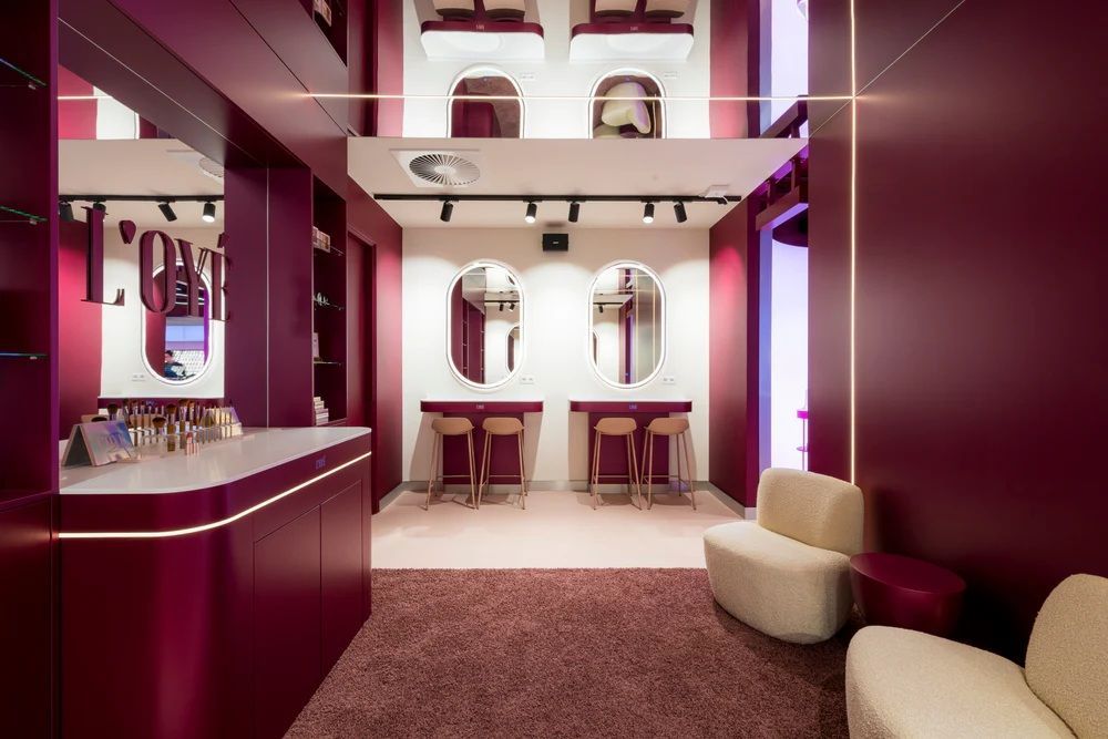 L'Oy&eacute; store 2