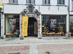 Hoe AI de merkidentiteit bewaakt bij franchiseformules