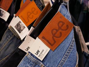 Reebok-eigenaar Authentic Brands koopt jeansmerk Lee