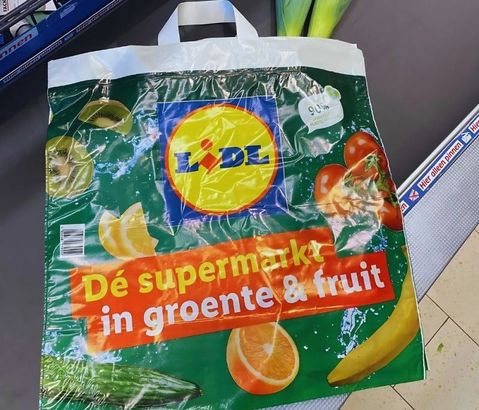 Sustainable Retail: Lidl verwerkt wikkelfolies tot boodschappentassen